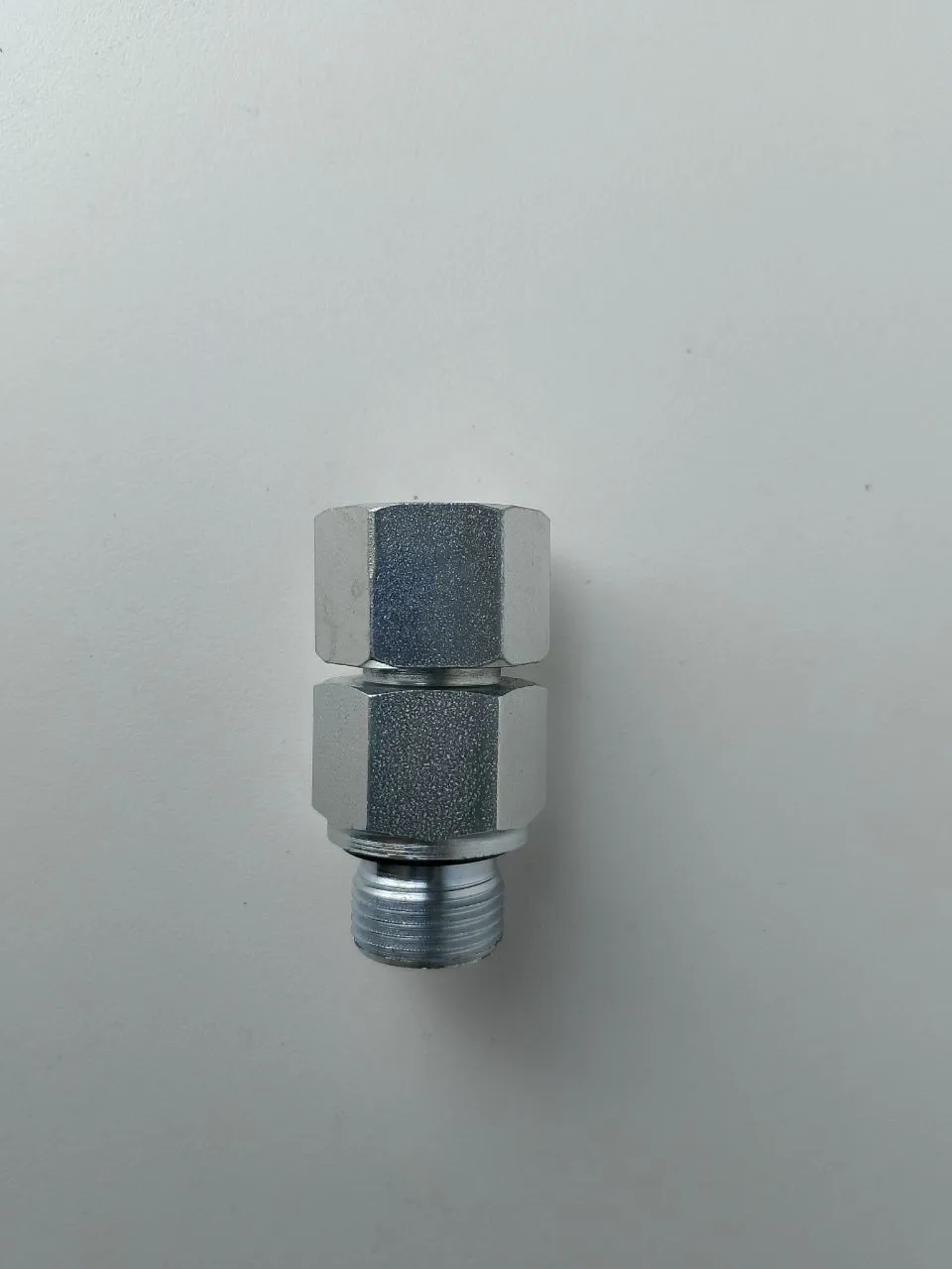 Адаптер BSP 3/8 корпус/ DKOL М18х1,5 гайка крутящ